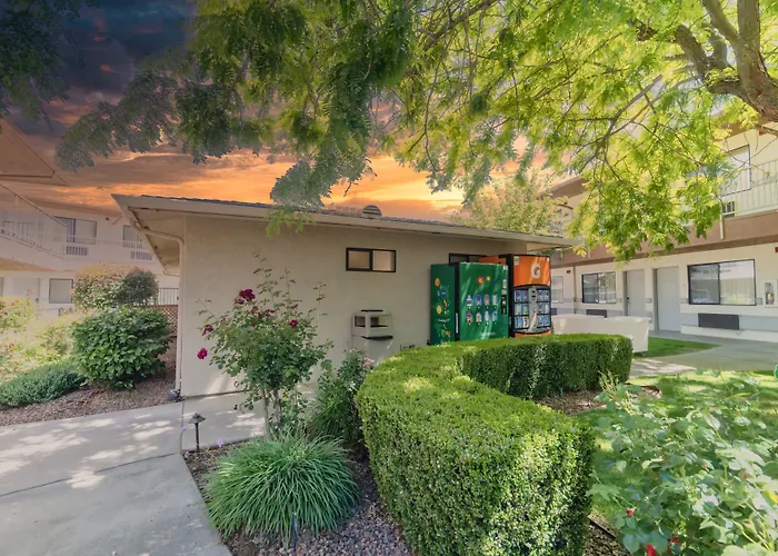 Luxury hotel only: Comfort Inn Yosemite Area