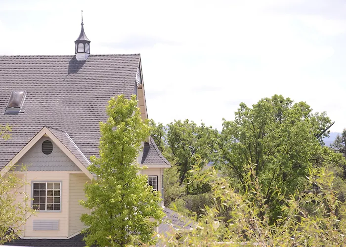 B&B only: Hounds Tooth Inn